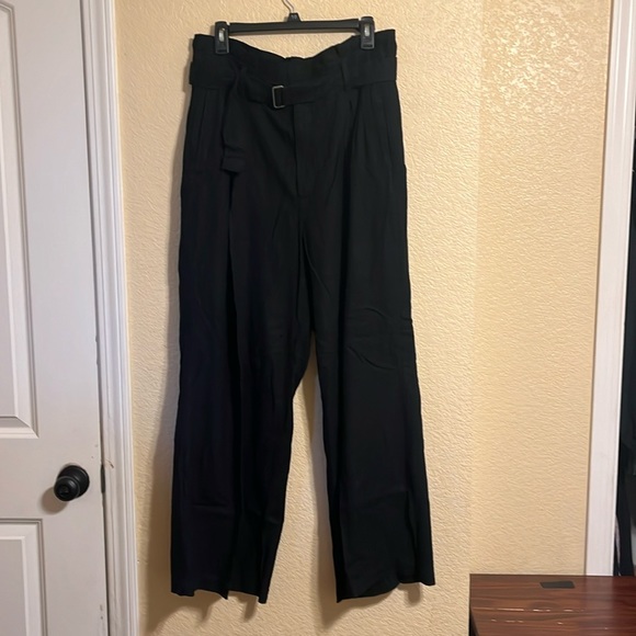 Banana Republic wide leg trouser with belt and pockets - Picture 1 of 3